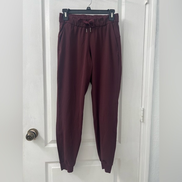 Lululemon On the Fly Jogger *Luxtreme 25" Cassis (Size 4) - Picture 4 of 10